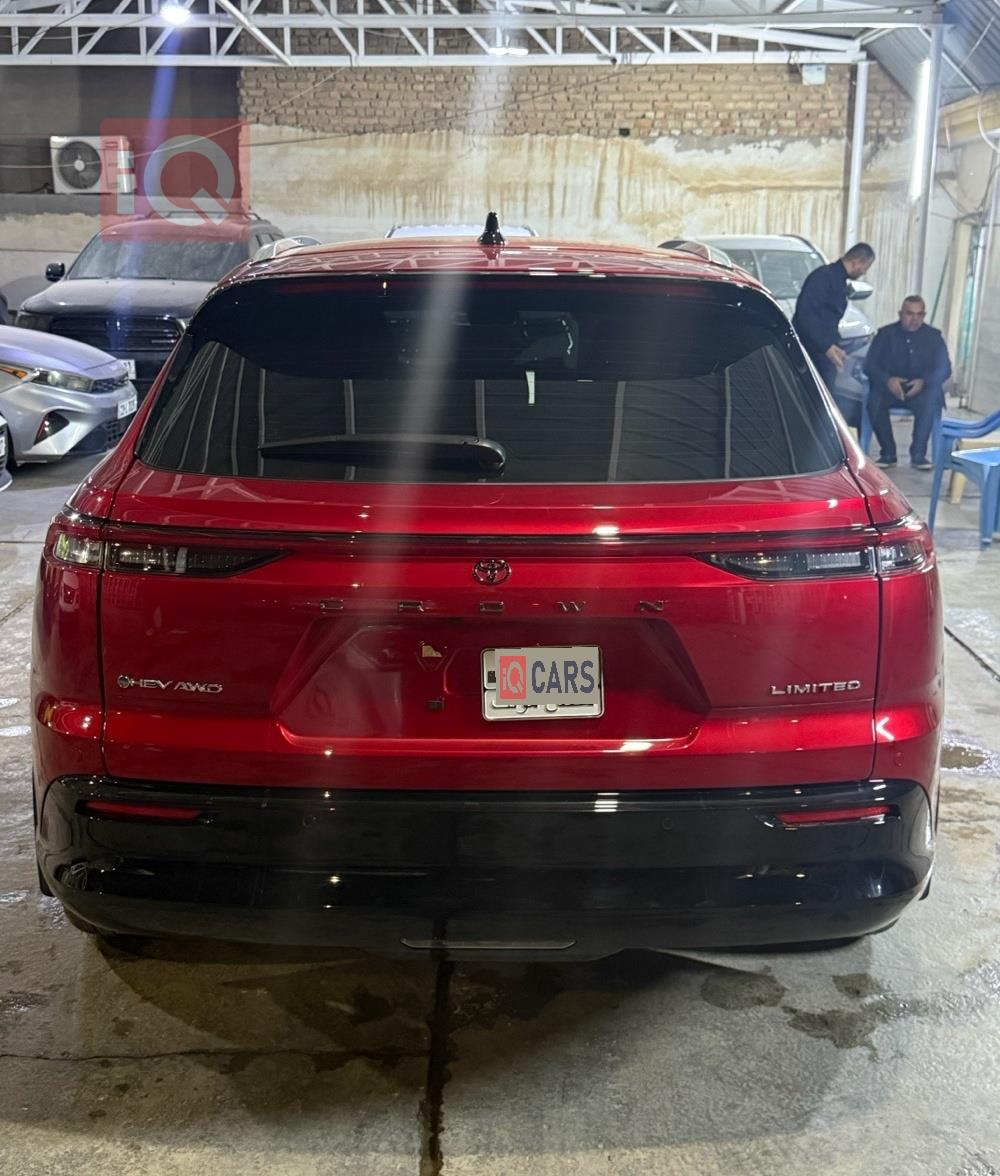 تۆیۆتا كراون سێگنیا